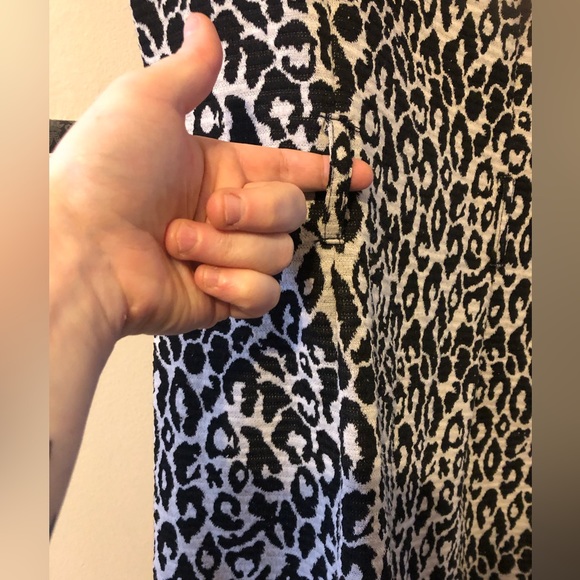 Animal print dress, with belt loops (belt not included) - Picture 2 of 4